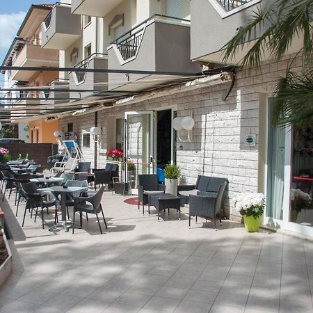 Albergo Villa Miraggio Римини Екстериор снимка