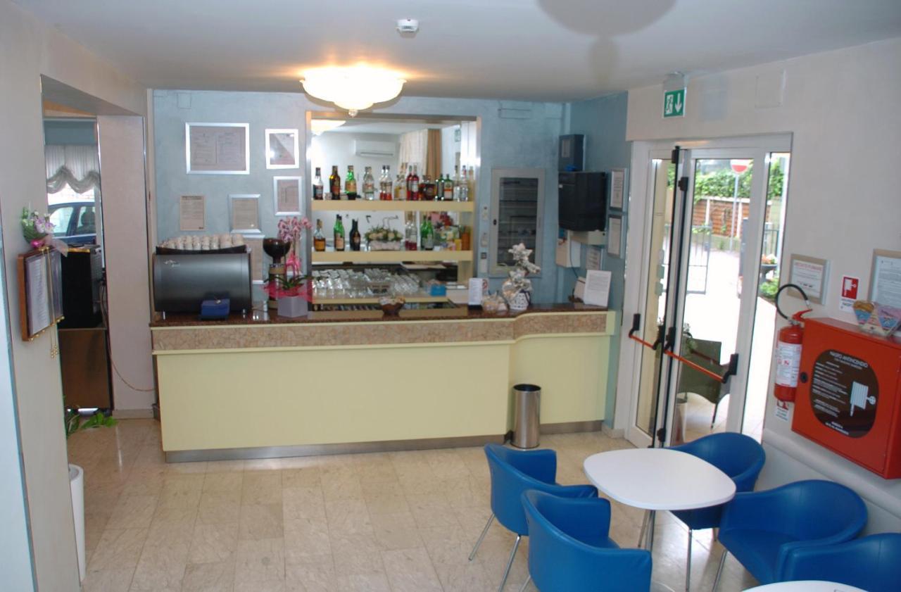 Albergo Villa Miraggio Римини Екстериор снимка